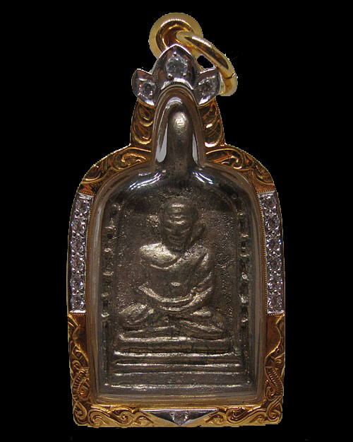 จอบใหญ่ 3 หลวงพ่อไปล่ วัดกำแพง กทม .เนื้อนำฤกษ์ ตลับเงินชุบทองฝังเพชรเลี้ยง