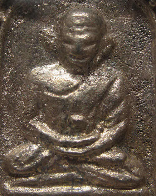 จอบใหญ่ 3 หลวงพ่อไปล่ วัดกำแพง กทม .เนื้อนำฤกษ์ ตลับเงินชุบทองฝังเพชรเลี้ยง