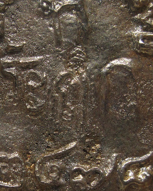 จอบใหญ่ 3 หลวงพ่อไปล่ วัดกำแพง กทม .เนื้อนำฤกษ์ ตลับเงินชุบทองฝังเพชรเลี้ยง