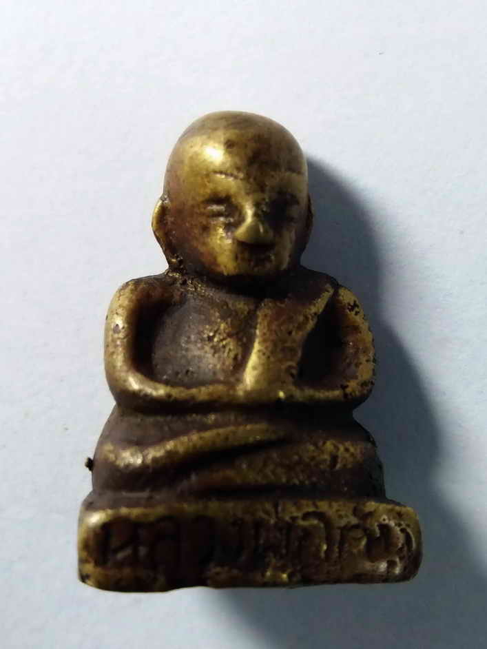 60 บาท รูปหล่อพระเกจิ ไม่ทราบที่ ชื่ออ่านไม่ออก เนื้อหาเก่าครับเชิญครับไม่แพง BOX 3