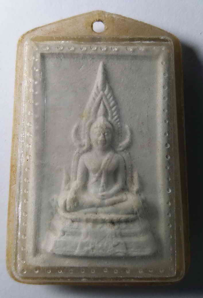 60 บาท พระพุทธชินราชเนื้อผง พระหินลอย หลังหลวงพ่อวัดพืชอุดม เลี่ยมเดิม เก่าครับ พลาสติกเป็นลายหมดแล้
