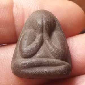 พระปิดตา หลังแบบ ไม่ทราบที่ครับ