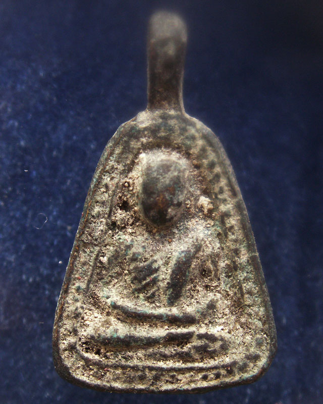 แท้จากวัด...เหรียญหล่อจอบใหญ่ หลวงพ่อเงิน รุ่นปืนแตก วัดคงคาราม (บางคลานใต้) พร้อมกล่องเดิม (2)