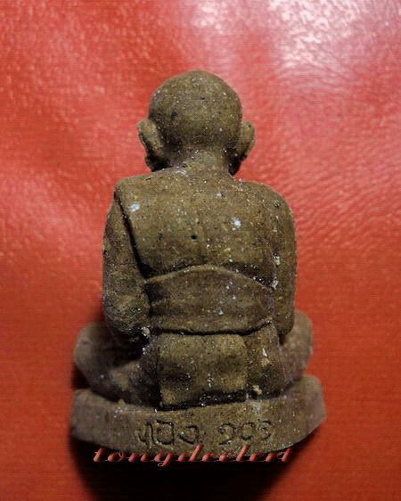 รูปเหมือนลอยองค์เนื้อชานหมากผสมว่าน 108 หลวงปู่ทอง วัดสามปลื้ม มีเส้นเกศา สวยมากค่ะ