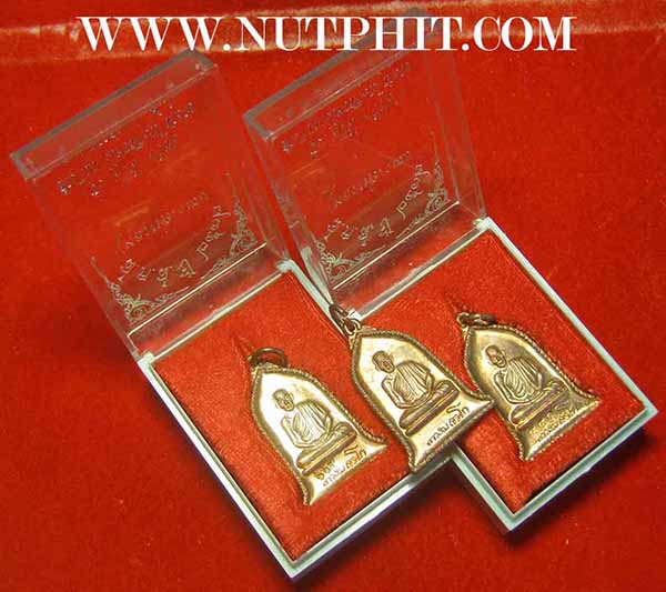 ชุด 3 องค์เหรียญ ส.ค.ส.(ส่งความสุข มั่งมี ศรีสุข)" ลพ.เกษมฯสำนักสุสานไตรลักษณ์ ลำปาง*77