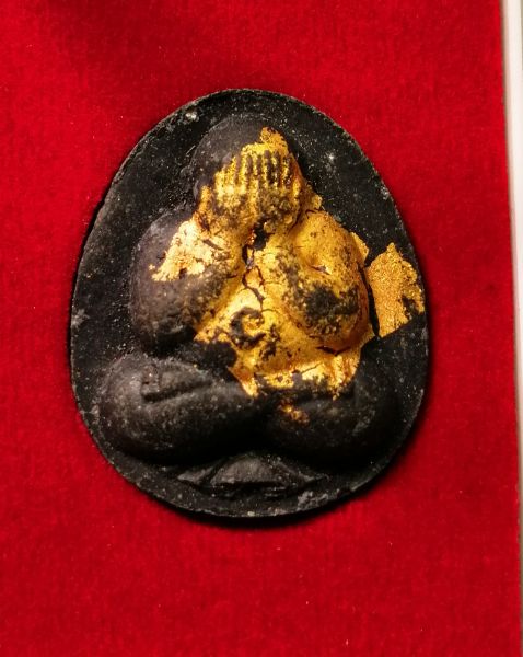 ปิดตาหลวงพ่อเณร​ วัดทุ่งเศรษฐีรุ่นบันดาลทรัพย์ผสมผงเก่าหลวงพ่อแก้วสวยๆพร้อมกล่อง