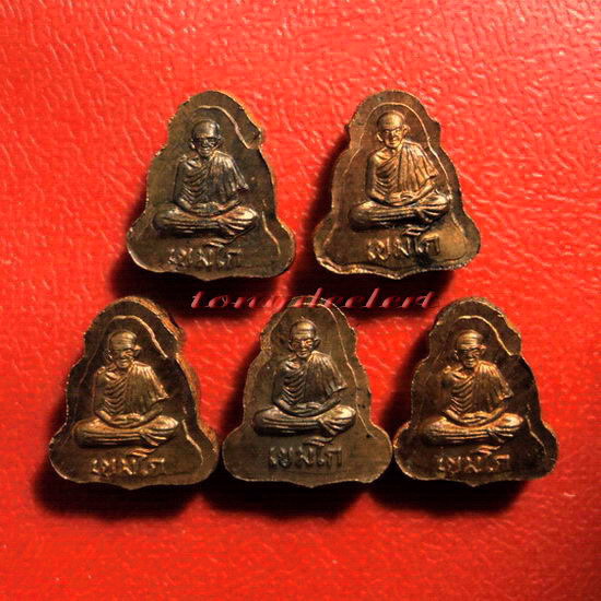 พระปิดตาจิ๋วหลังรูปเหมือน หลวงพ่อเกษม เขมโก รุ่น ลาภผล พูนทวี ซินนี้ฮวดใช้ ปลอดภัยตลอดกาล