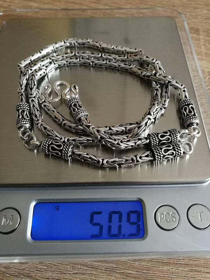 เคาะเดียว สร้อยเงินแท้ลายบาหลีรมดำ 3 ห่วง ยาวทั้งเส้นประมาณ 48 นิ้ว หนัก 50.9 กรัม (3บาทกว่า)