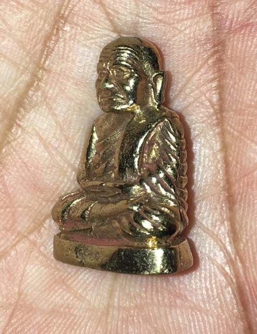 รูปหล่อหลวงพ่อเงิน บางคลาน ปี45 รุ่นเมตตาบารมี พิมพ์หน้าแก่ เนื้อหาดี ผิวสวย พร้อมกล่องเดิม 