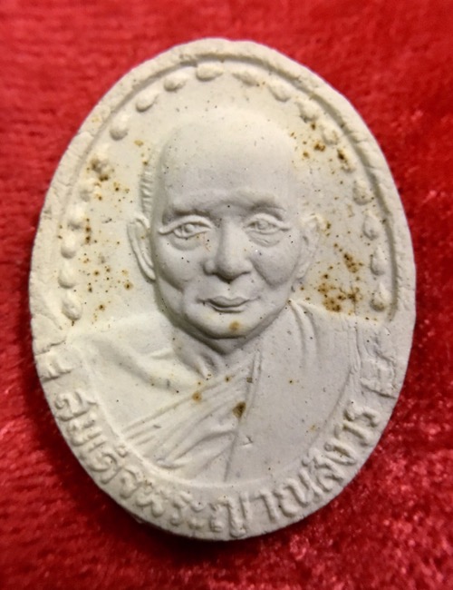 #พระผงรูปเหมือนสมเด็จญาณสังวร ปี 2530 ใช้ลักษณะของเหรียญรุ่นแรก ปี 2528 มาเป็นต้นแบบ ผงมวลสารดีมาก