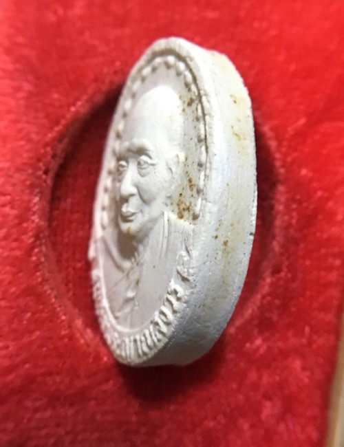 #พระผงรูปเหมือนสมเด็จญาณสังวร ปี 2530 ใช้ลักษณะของเหรียญรุ่นแรก ปี 2528 มาเป็นต้นแบบ ผงมวลสารดีมาก