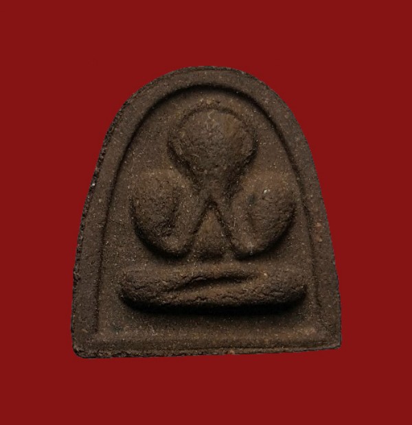 ปิดตานักกล้ามกลาง หลวงปู่ศรี วัดอ่างศิลา หลังยันต์กระบองไขว้ เนื้อผงว่าน ผสมไม้โพธิ์หัก(เนื้อน้ำตาล)