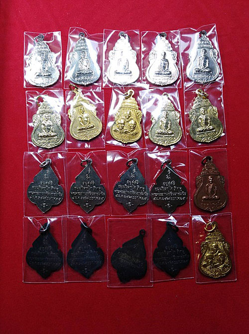 20 องค์ เคาะเดียวครับ ... พระแก้วมรกต เจ้าคุณนรฯ ปี 2515 หลวงปู่โต๊ะ ปลุกเสก