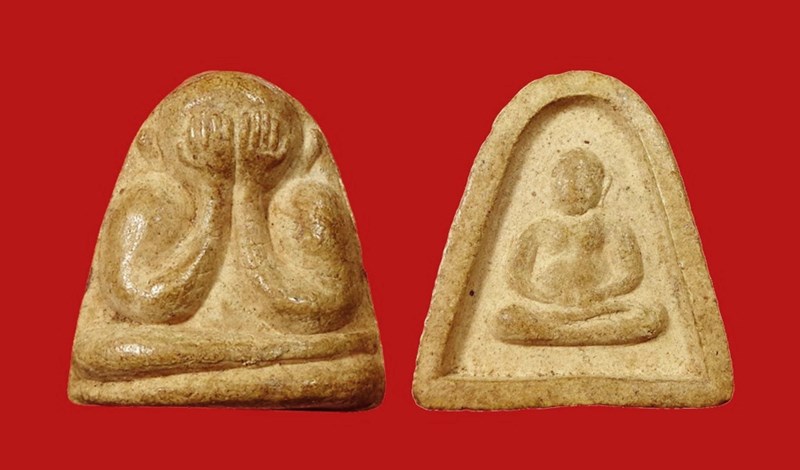 พระปิดตาหลังพระสังกัจจายน์เนื้อผงพุทธคุณ หลวงปู่เฮี้ยง วัดป่า