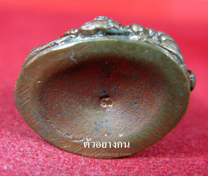 พระกริ่งทรัพย์ศรีสุพรรณ(5) ปางประทานพร มือซ้ายทรงถือพระปิดตาพังพกาฬ