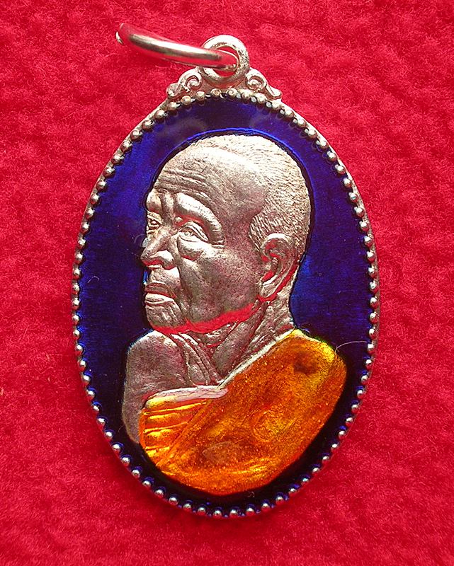 เหรียญหันข้างพุทซ้อนหลวงปู่แผ้ว ปวโร วัดหนองพงนก จ.นครปฐม เนื้อเงินลงยาสีน้ำเงิน