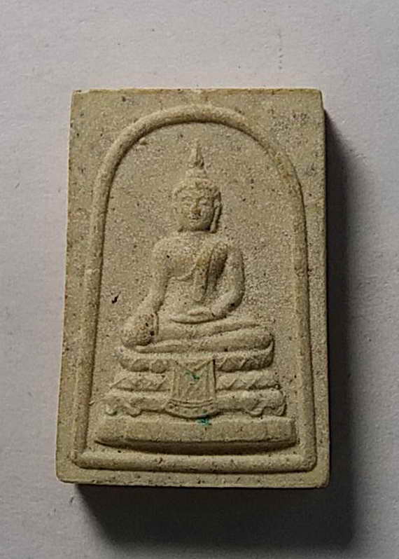 60 บาท  สวยมากครับองค์นี้ พระพุทธเนื้อผง ที่ระลึกครบ 3 รอบ สมเด็จพระเทพฯ 2534  เก็บของสวยไว้ไม่ผิดหว