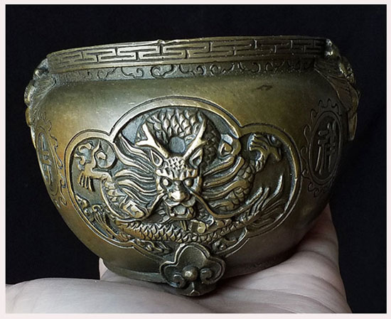 *โถหรือกระถางธูปทองเหลือง ลายหงส์-มังกร*