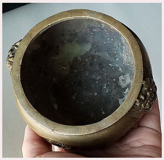 *โถหรือกระถางธูปทองเหลือง ลายหงส์-มังกร*