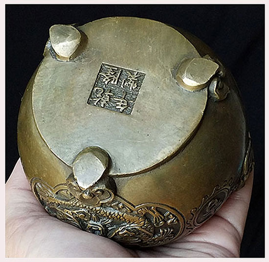 *โถหรือกระถางธูปทองเหลือง ลายหงส์-มังกร*