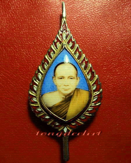 ล็อกเก็ตสมเด็จพระญาณสังวร วัดบวรนิเวศ รุ่นแรก ปี 2528 กะไหล่ทองลงยา หายาก สวยมากค่ะ