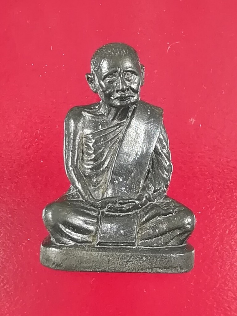 รูปหล่อหลวงปู่แหวน สุจิณฺโณ รุ่น ลูกเสือชาวบ้าน เนื้อนวะโลหะ ปี 2520 