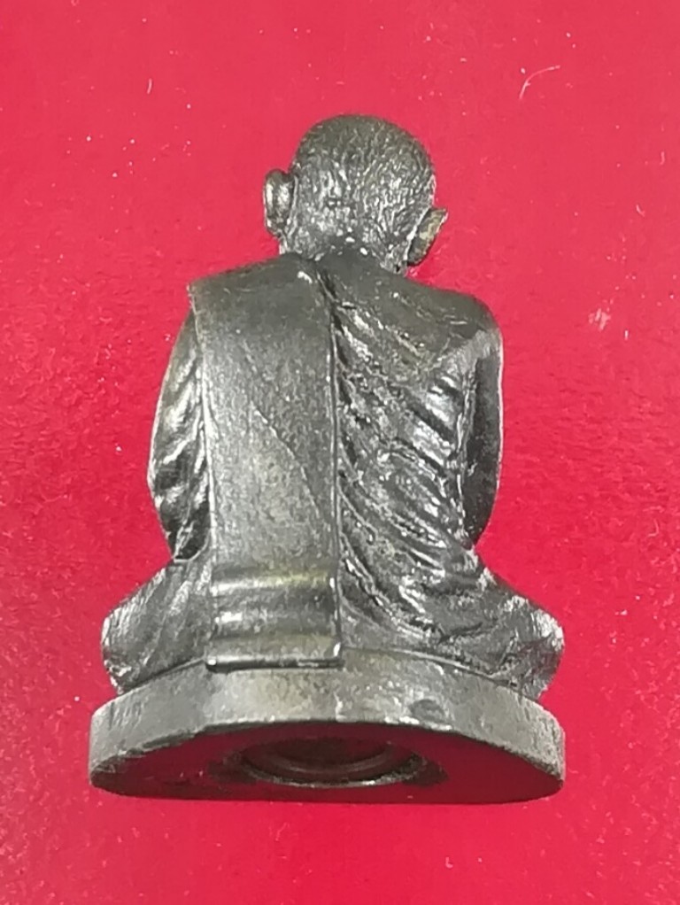 รูปหล่อหลวงปู่แหวน สุจิณฺโณ รุ่น ลูกเสือชาวบ้าน เนื้อนวะโลหะ ปี 2520 