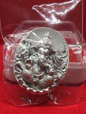 เหรียญหล่อ พระพิฆเนศ บรรจุกริ่ง เนื้อชุบเงินซาติน วัดแก้วแจ่มฟ้า ปี60