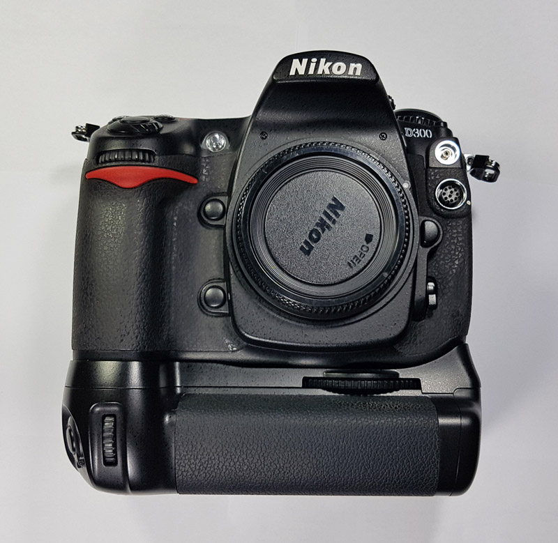  ขายกล้อง Nikon D300 เครื่องศูนย์ พร้อมกล่อง มือ 2