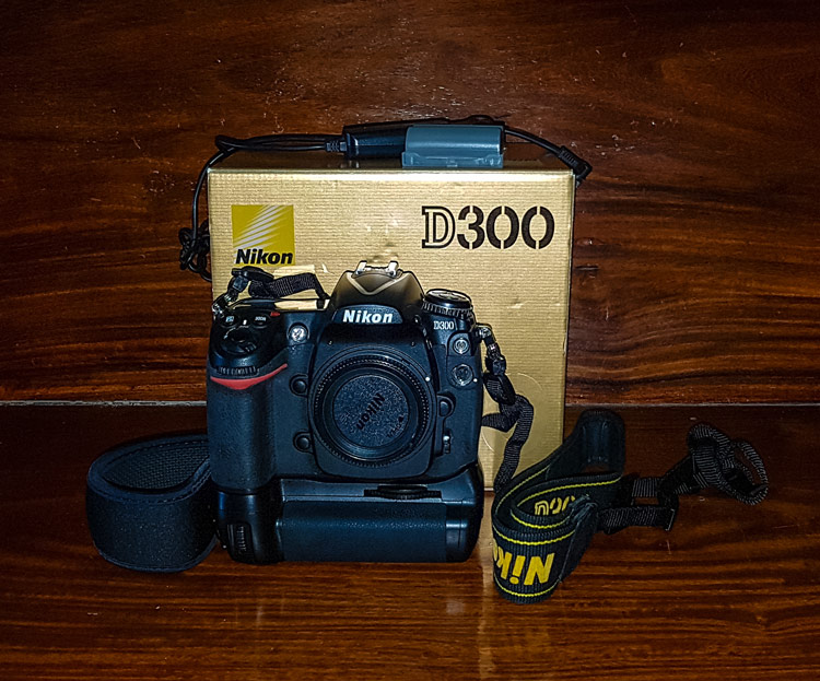  ขายกล้อง Nikon D300 เครื่องศูนย์ พร้อมกล่อง มือ 2
