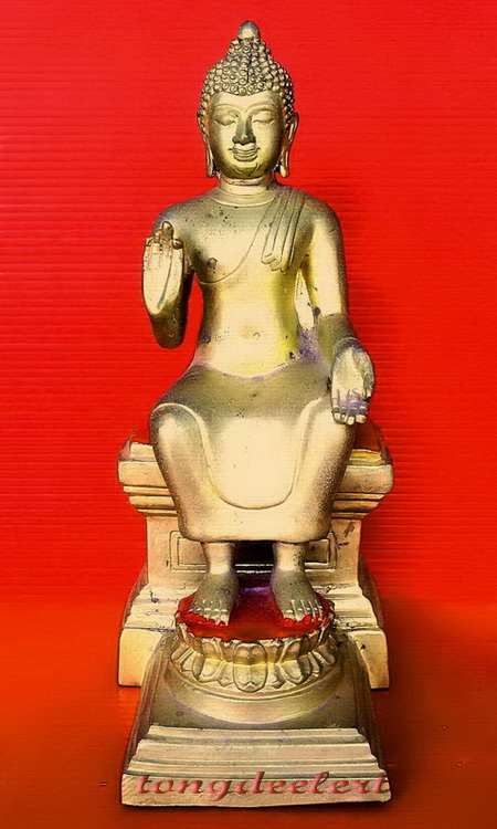 พระบูชาปางประทานพร ( หลวงพ่อศิลาขาว ) วัดพระปฐมเจดีย์ จ.นครปฐม กะไหล่ทอง สวยมากค่ะ
