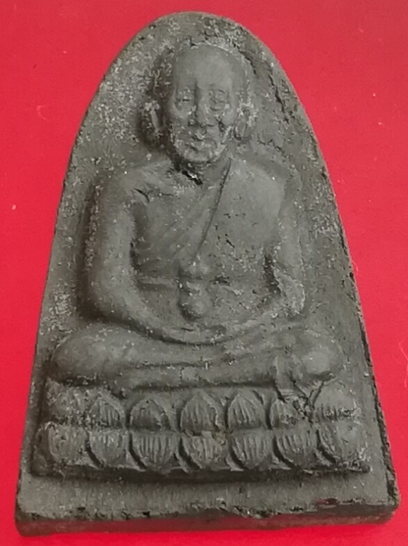 พระผงหลวงปู่ทวด ศรีอริยะ  หลังฝังเม็ดยา และแร่ศักดิ์สิทธิ์ เนื้อผงผสมว่าน