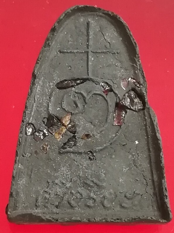 พระผงหลวงปู่ทวด ศรีอริยะ  หลังฝังเม็ดยา และแร่ศักดิ์สิทธิ์ เนื้อผงผสมว่าน