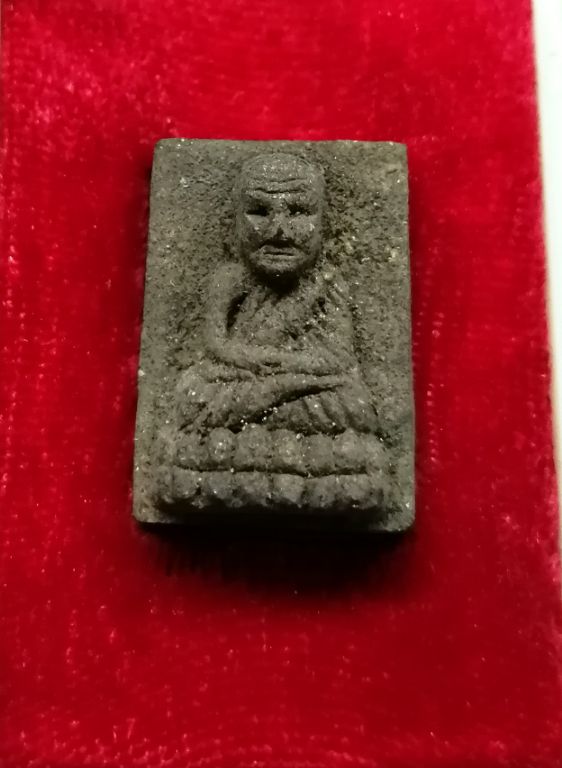 หลวงปู่ทวดรุ่นมหาลาภวัดห้วยมงคลพิมพ์เล็กสวยๆพร้อมกล่อง