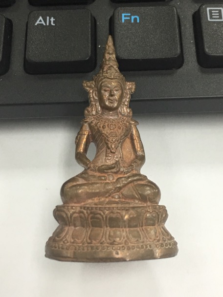 หลวงปู่กาหลงเขี้ยวแก้ว วัดเขาแหลม จ.สระแก้ว -พระกริ่งจักรพรรดิ์ -เนื้อนวโลหะ