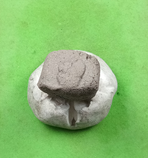 พระหลวงปู่ทวด หลังเตารีดพิมพ์พระรอด พระอาจารย์นอง วัดทรายขาว จ.ปัตตานี พร้อมกล่องเดิมๆจากวัด 