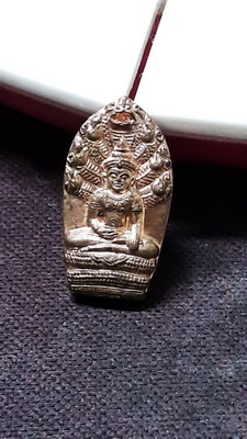 พระปรกใบมะขาม พิมพ์สะดุ้งกลับ หลวงปู่เจือ วัดกลางบางแก้ว เนื้อนวะ ปี51 สวยเดิมน่าใช้พร้อมบัตรรับรอง
