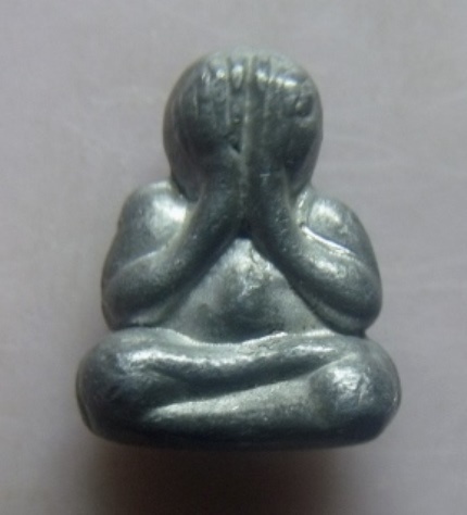 **วัดใจ**พระปิดตามหาลาภ เนื้อชินตะกั่ว หลังยันต์ หลวงพ่อคล้อย วัดภูเขาทอง รุ่นแรก ปี ๒๕๓๒**