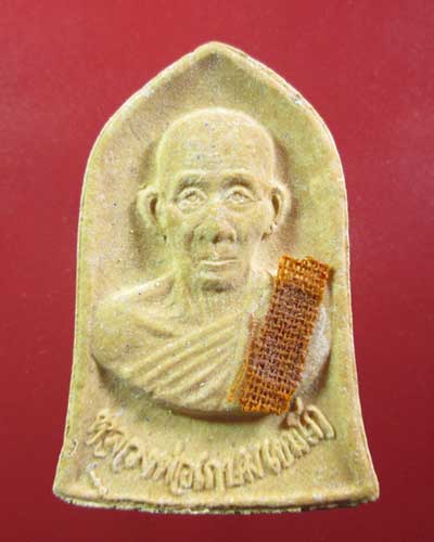 พระผงหลวงปู่เกษม รุ่น อ.ย ดำเนินการสร้างโดย อ.สุธันย์ สุนทรเสวี มาพร้อมกล่องเดิม ๆ 