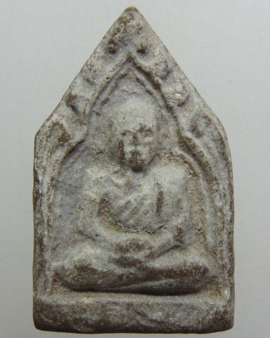 ๒๐ พระผงรูปเหมือน