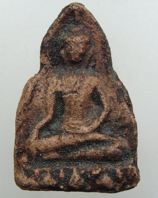 ๒๐ พระพุทธเนื้อดิน แขนอ่อน