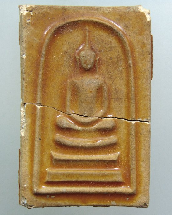 ๒๐ พระผงวัดเกาะลอย พิมพ์พระสมเด็จหลวงปู่ทิม วัดระหารไร่ ร่วมปลุกเสก ปี14  (ซ่อม)
