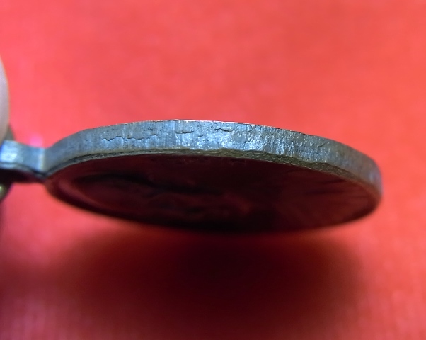 เหรียญกองพันโคราช หลวงพ่อเกษม เขมโก สุสานไตรลักษณ์ ปี 2518 พิมพ์เล็ก