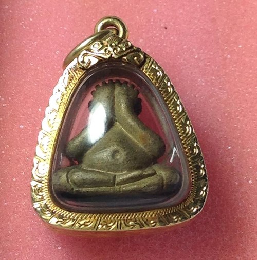  ปิดตาชินบัญชร หลวงพ่อสาครวัดหนองกรับ  เนื้อระฆังโบราณ เลี่ยมทองพร้อมใช้****