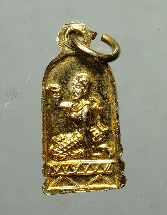 20บาท..หลวงพ่อโสธรปรกใบมะขามหลังนางกวัก ///A223