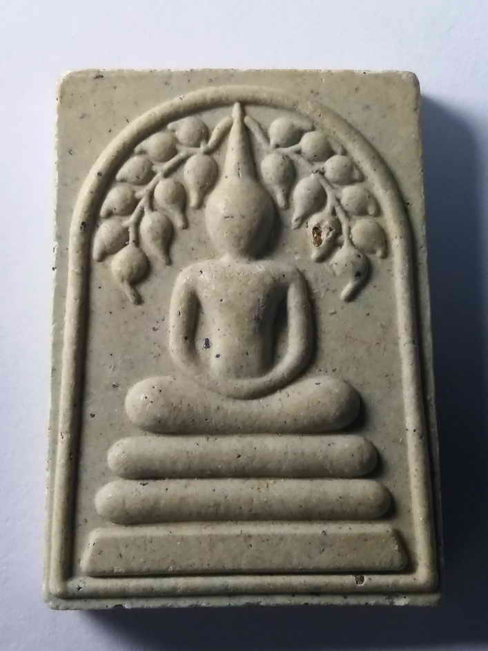 20 บาท พระสมเด็จเนื้อผง พิมพ์ปรกโพธิ์ หลังเลข 9 BOXP 16