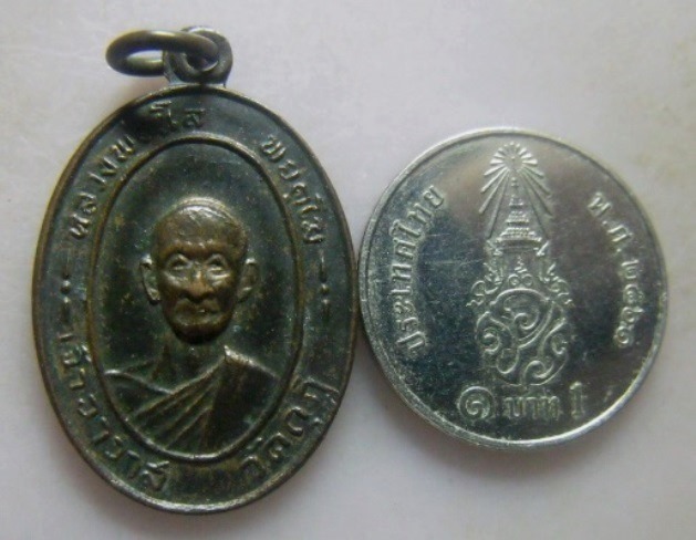 **วัดใจ**เหรียญหลวงพ่อนิล วัดกุฎิ จ.เพชรบุรี ปี ๒๕๑๒**สวยๆ เชิญชมครับ