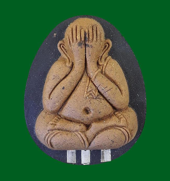 พระปิดตาดวงเศรษฐี รุ่นสร้างวิหาร หลวงพ่อทองดำ วัดถ้ำตะเพียนทอง จ.ลพบุรี ปี2552 เนื้อทูโทน 