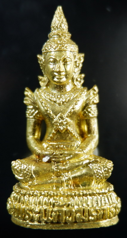 รูปหล่อลอยองค์พระแก้วมรกต หลวงปู่แสน วัดบ้านหนองจิก จ.ศรีสะเกษ เนื้อปลอกลูกปืน สวยครับ