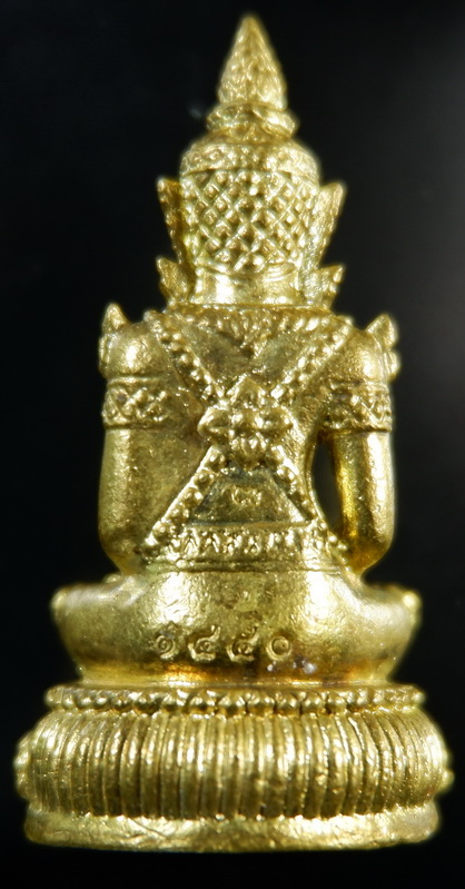 รูปหล่อลอยองค์พระแก้วมรกต หลวงปู่แสน วัดบ้านหนองจิก จ.ศรีสะเกษ เนื้อปลอกลูกปืน สวยครับ